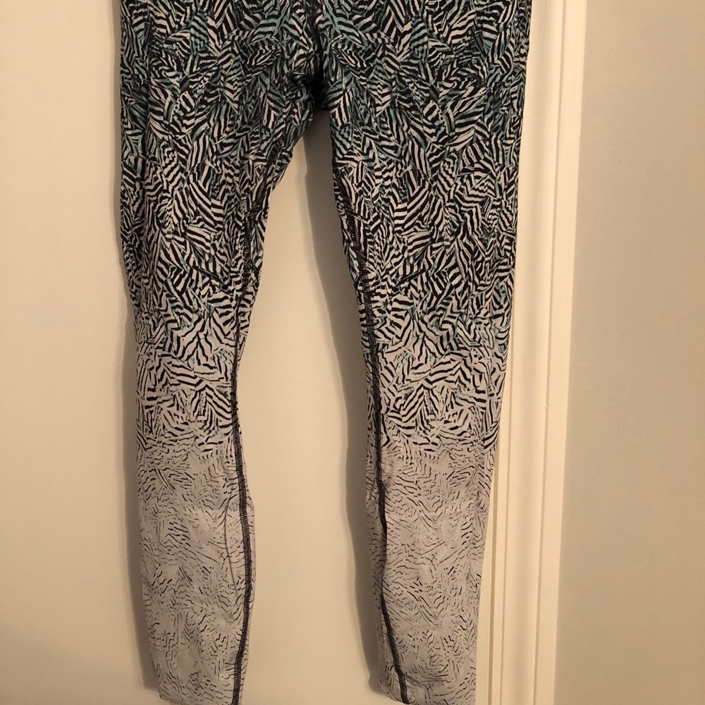 Lululemon invigorate crop leggings - Picture 2 of 3